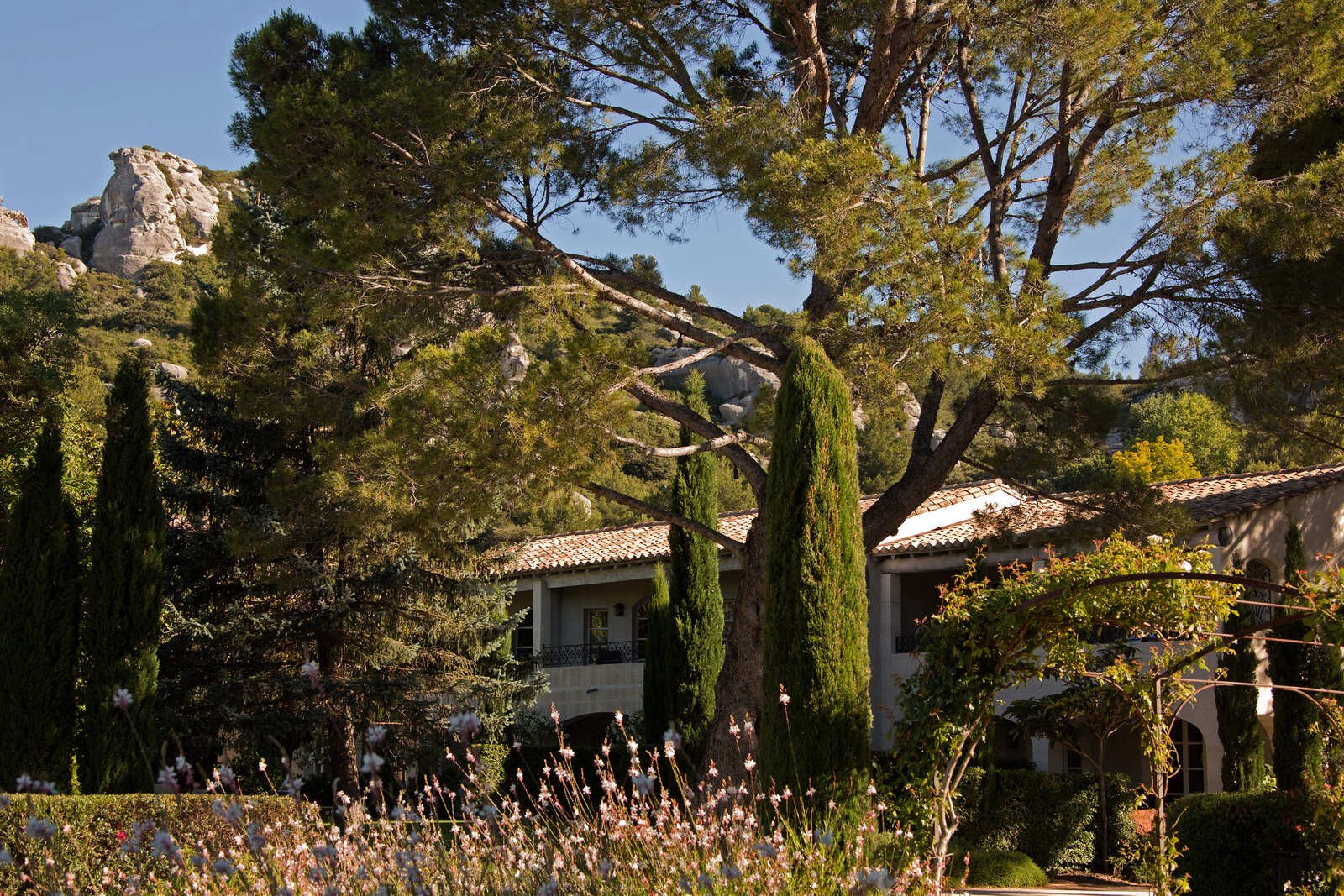 Boutique hôtel de luxe Benvengudo 4 étoiles Les Baux-de-Provence France jardin